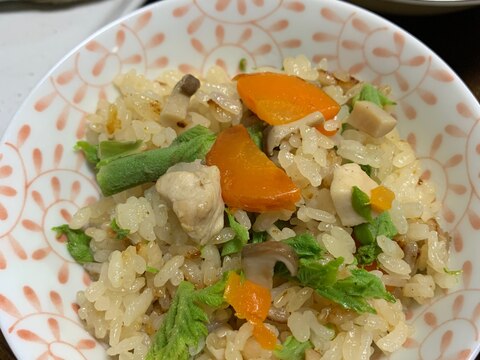 鶏の炊き込みでタラの芽ご飯